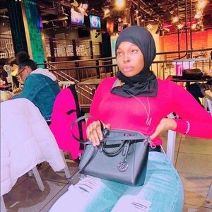 Meet your Posher, Hawa